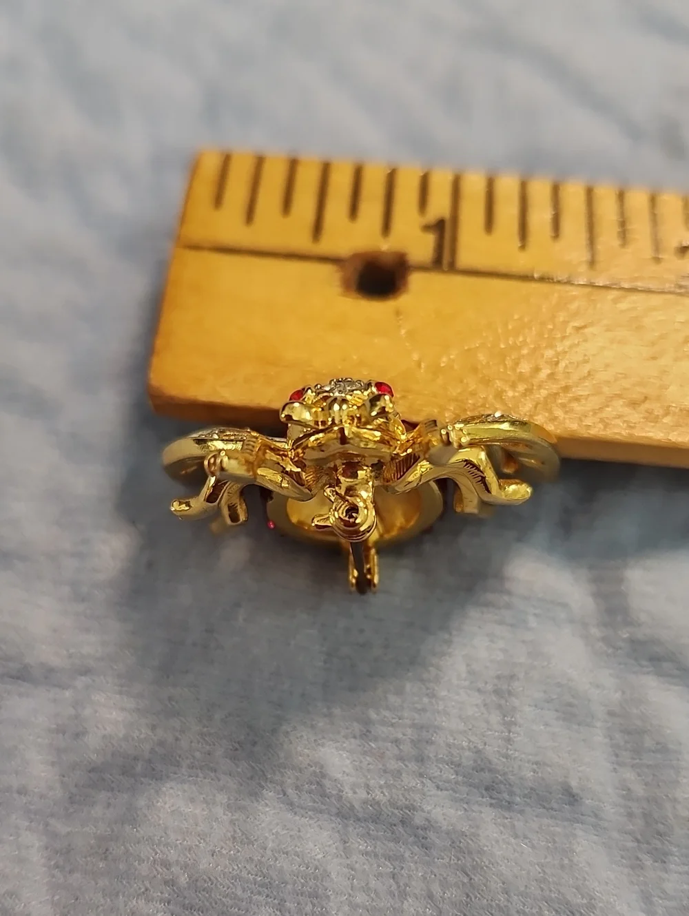 Finely Crafted Vintage Red & White Crystal Rhinestone Bee Pin On Goldtone Metal